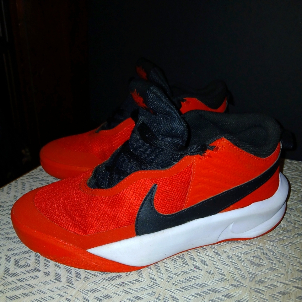 Nike Kids Hustled X Red and Black Athletic Sneakers Sz 7Y
